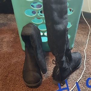 Black boots. Size  in girls
